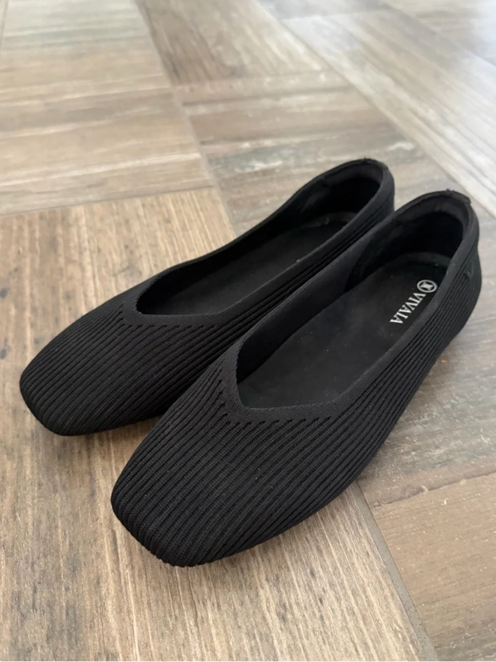 Vivaia Square-Toe V-Cut Flats Margot 2.0 size 7.5 (38.5)
